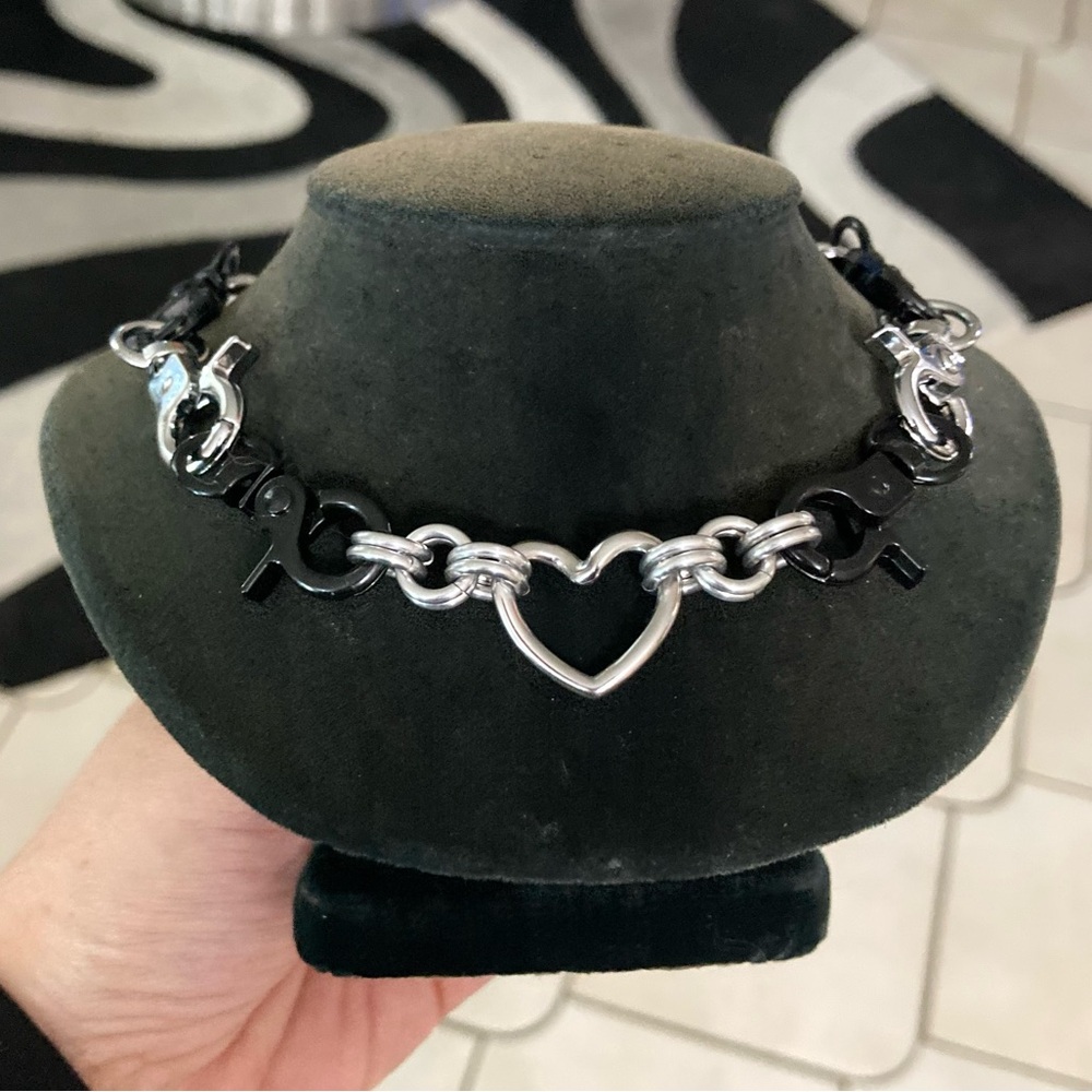 Stainless steel heart choker black & silver clasps goth punk emo chain necklace - Picture 10 of 16